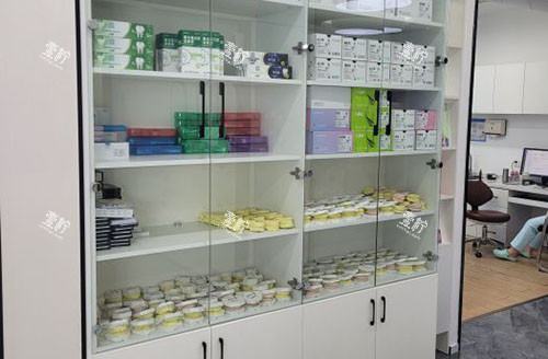 重庆德贝口腔牙齿模型展示图